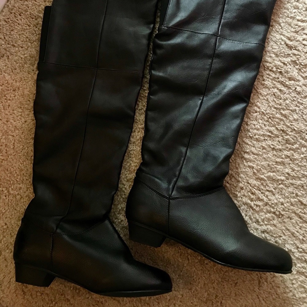 ROMANTIC SOLES: OVER-THE-KNEE BOOTS